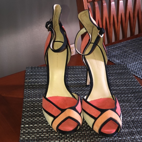 Prwnd Zara basic stiletto suede peach light orange and black sz 8.Heel 4.5 “ - Picture 2 of 9